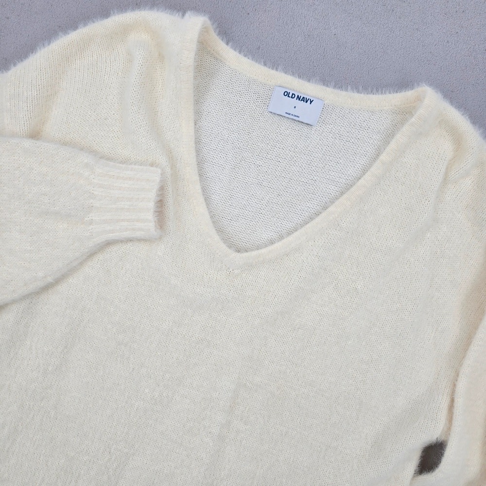 Old Navy Womens Size S V-Neck Fuzzy Eyelash Knit Sweater Cream Coquette Cozy